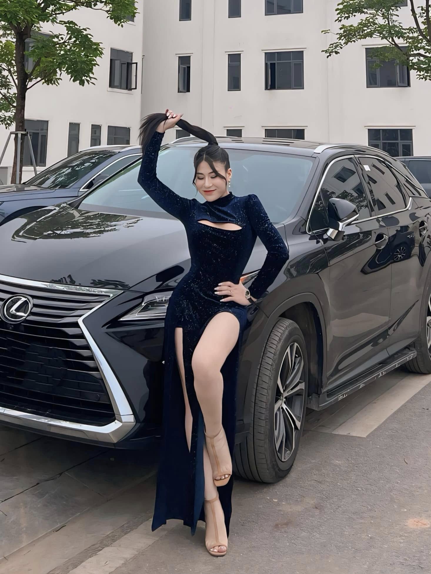 Nữ ca sĩ vừa mua nhà ở Thủ Đức: Nhờ bố mẹ nuôi con, cực sexy nhưng chưa nghĩ tới chuyện kết hôn lần 2- Ảnh 2. Sở hữu body sexy, nóng bỏng ở tuổi 35