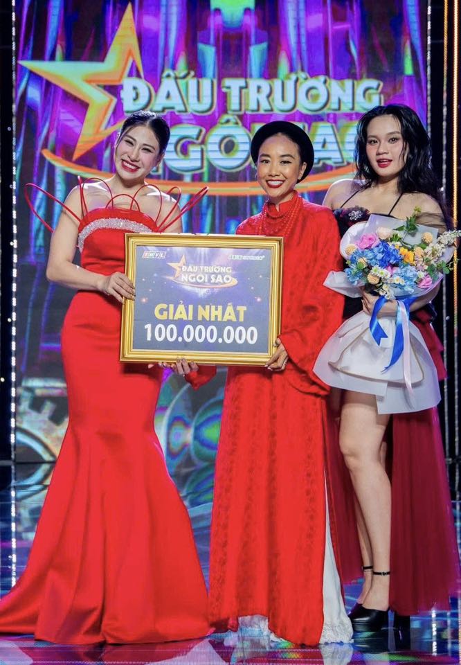 Nữ ca sĩ vừa mua nhà ở Thủ Đức: Nhờ bố mẹ nuôi con, cực sexy nhưng chưa nghĩ tới chuyện kết hôn lần 2- Ảnh 4. Đăng quang quán quân Đấu trường ngôi sao