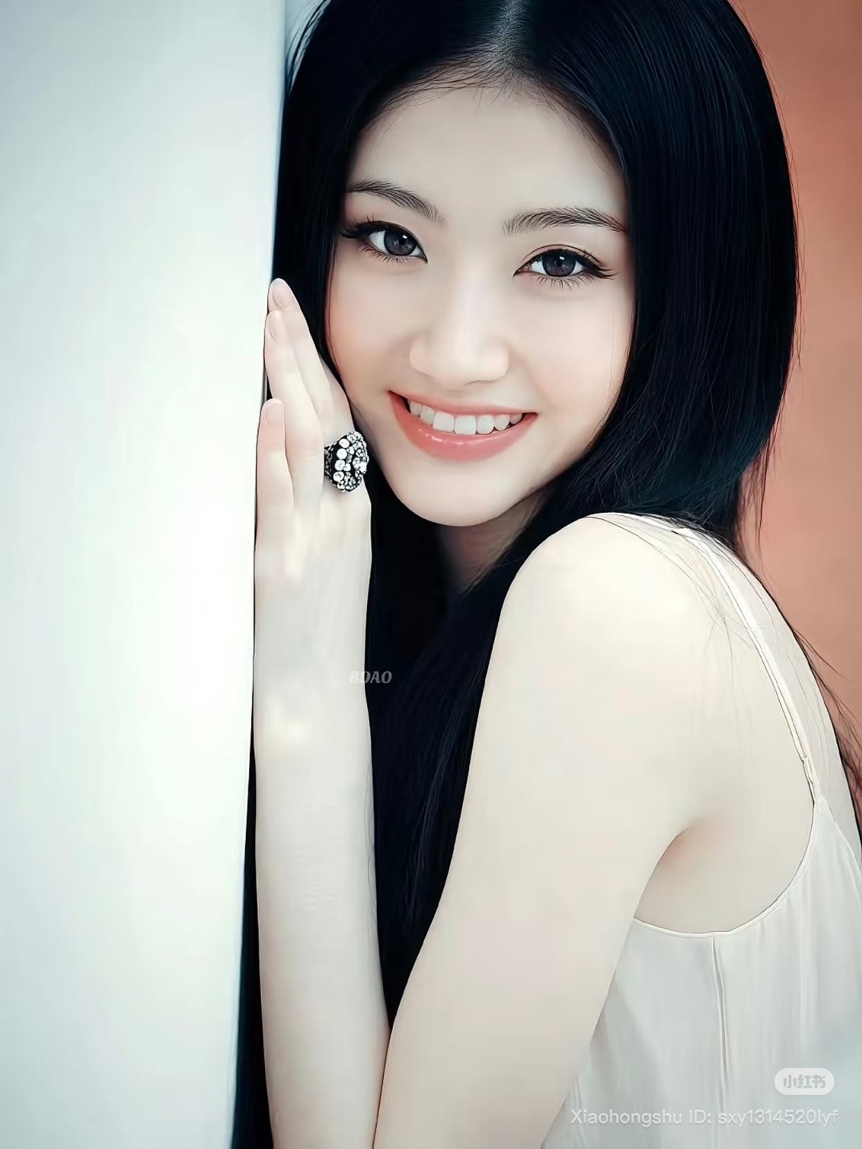 Cảnh Điềm rạng rỡ với gương mặt thanh tú