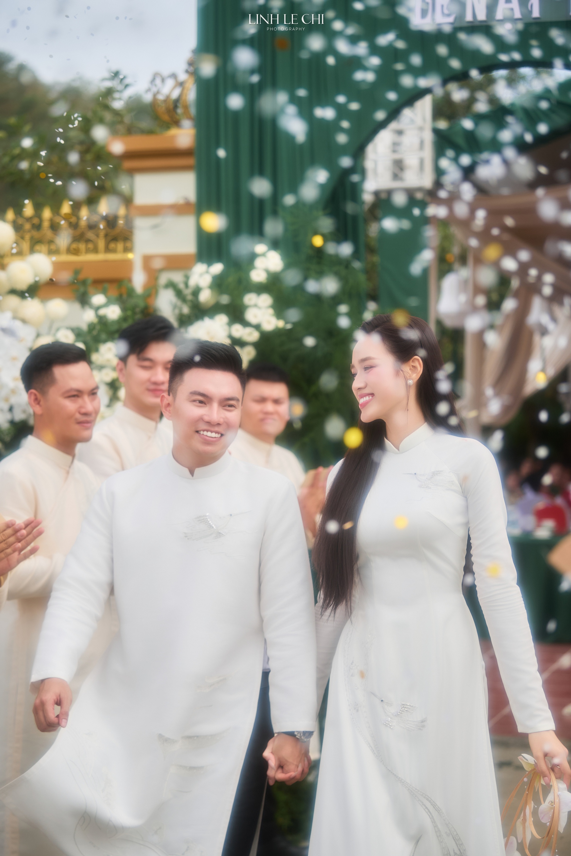 Viết Vương luôn nắm tay Đỗ Hà