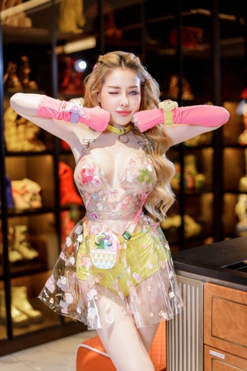 Ngân 98 dùng nhiều tiền để đầu tư vào mỗi buổi đi diễn