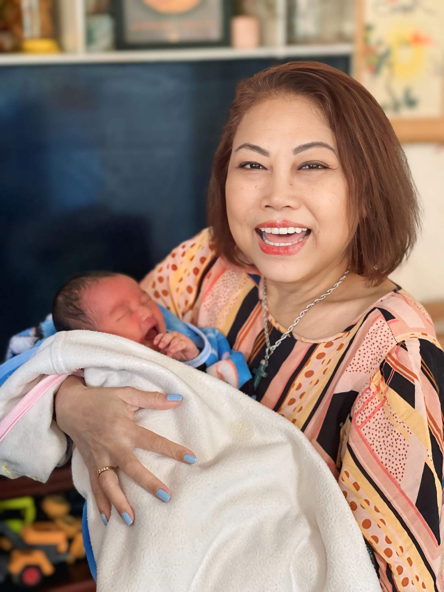 Nữ ca sĩ bên gia đình nhỏ