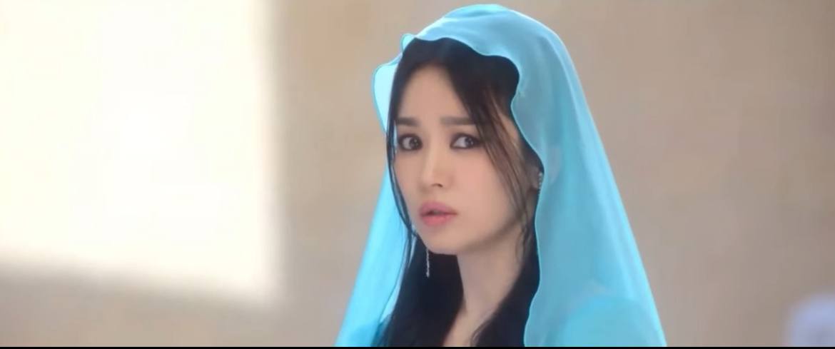 Song Hye Kyo với trang điểm eyeliner khác lạ