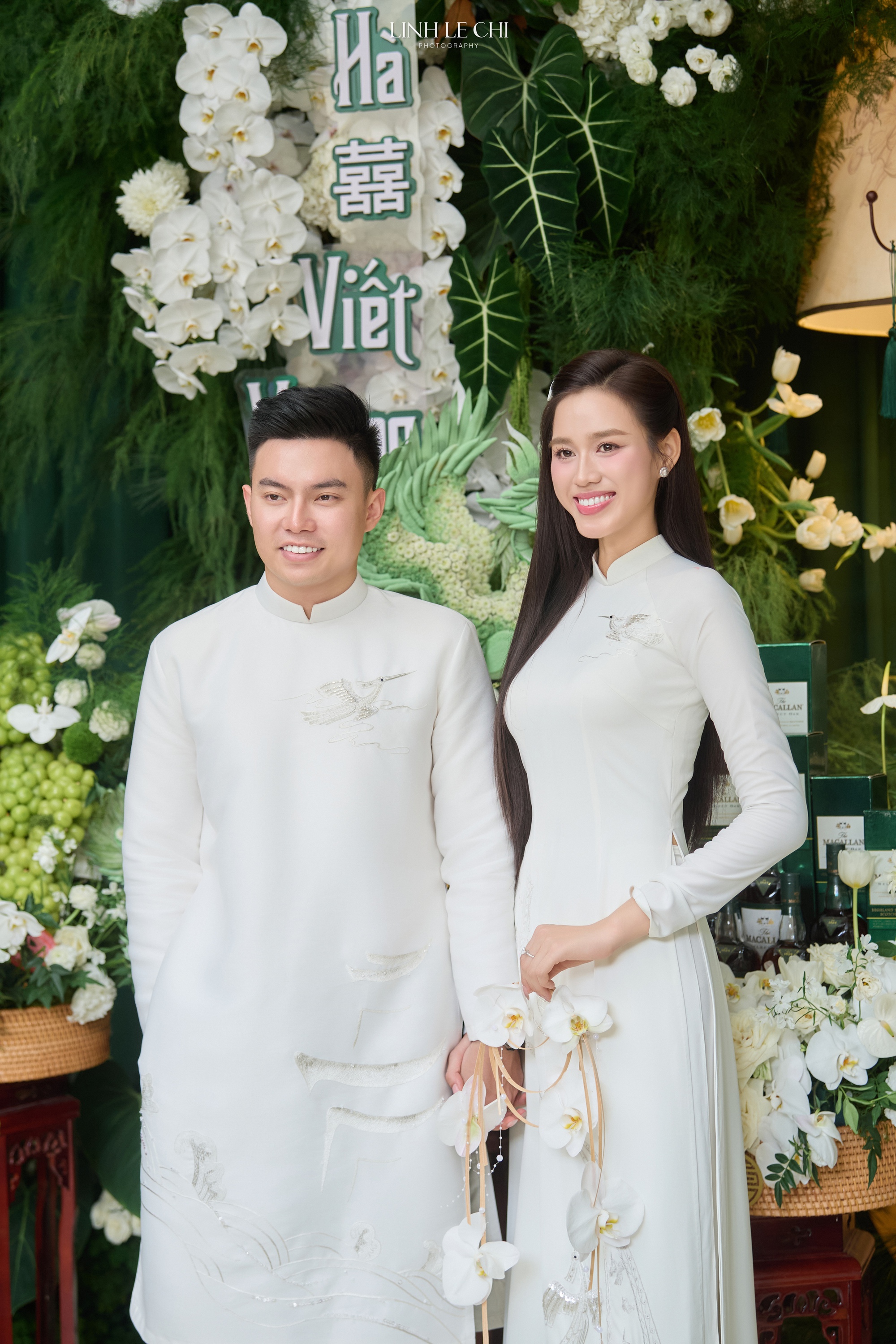 Cặp đôi tình tứ bên nhau