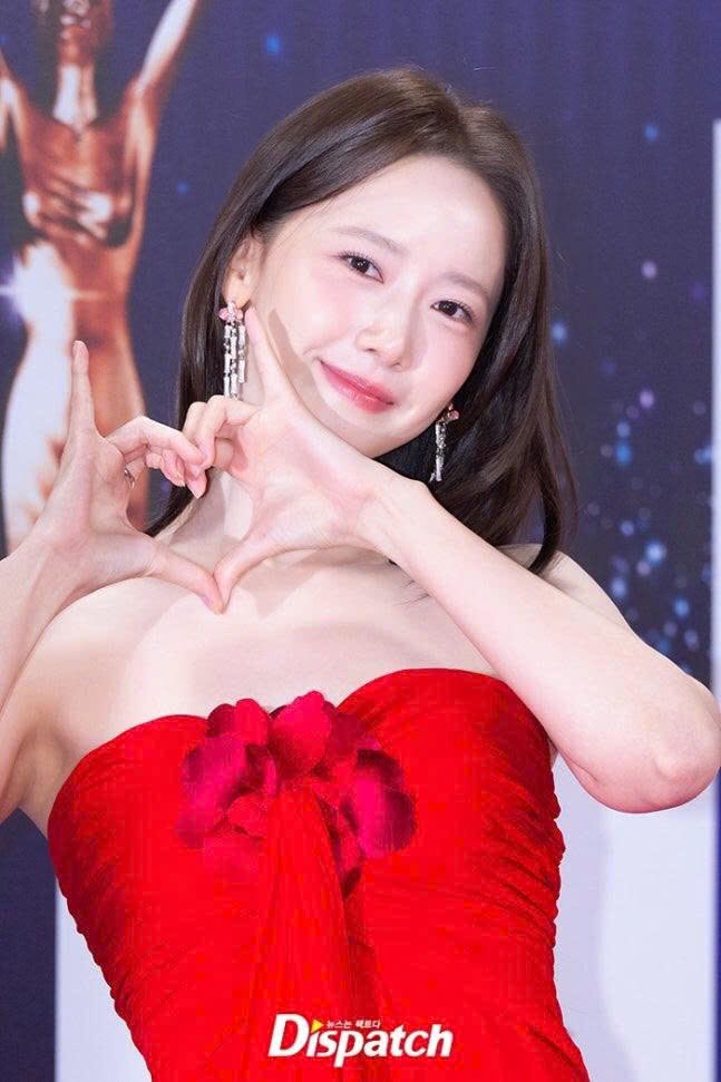 Cận cảnh nhan sắc Yoona tại thảm đỏ Rồng Xanh Góc nghiêng hoàn hảo của Yoona