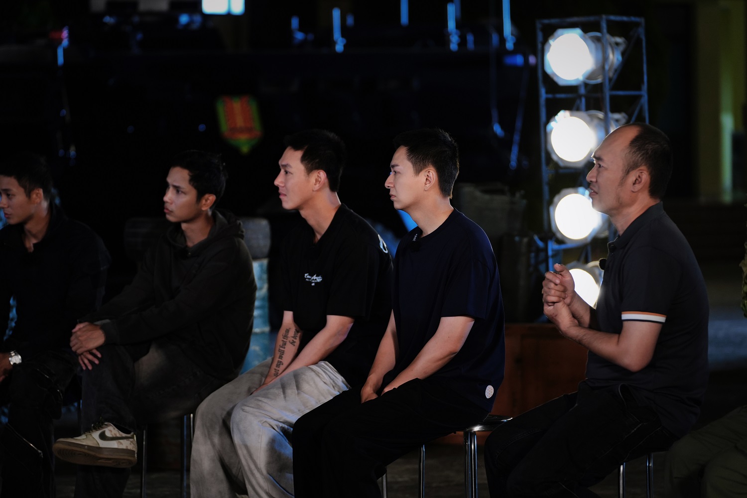 Tiến Luật cùng các nghệ sĩ tham gia Chiến sĩ quả cảm Tiến Luật với đồng đội trong chương trình