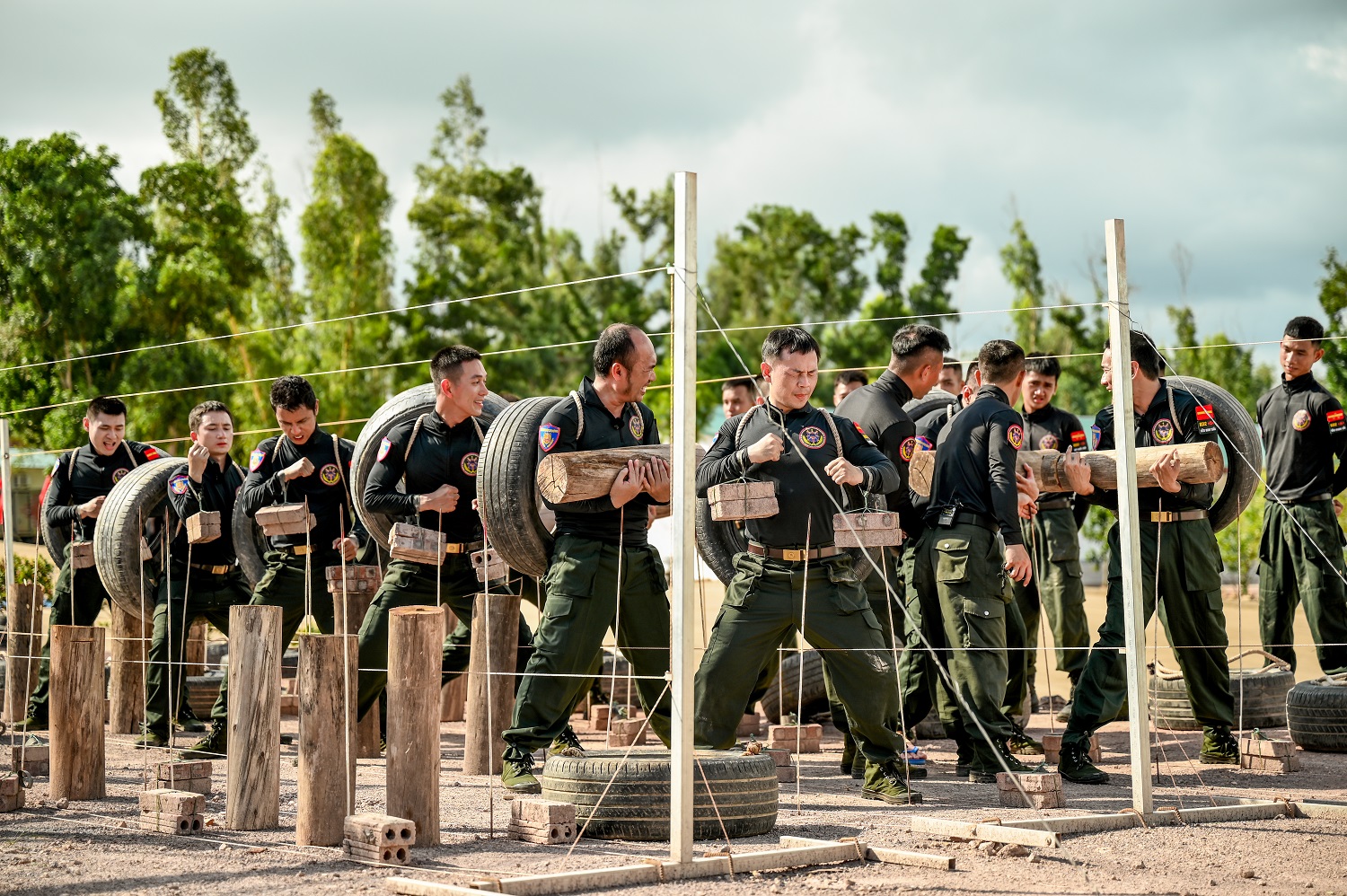 Tiến Luật trong hành trình Chiến sĩ quả cảm Hình ảnh Tiến Luật tham gia chương trình