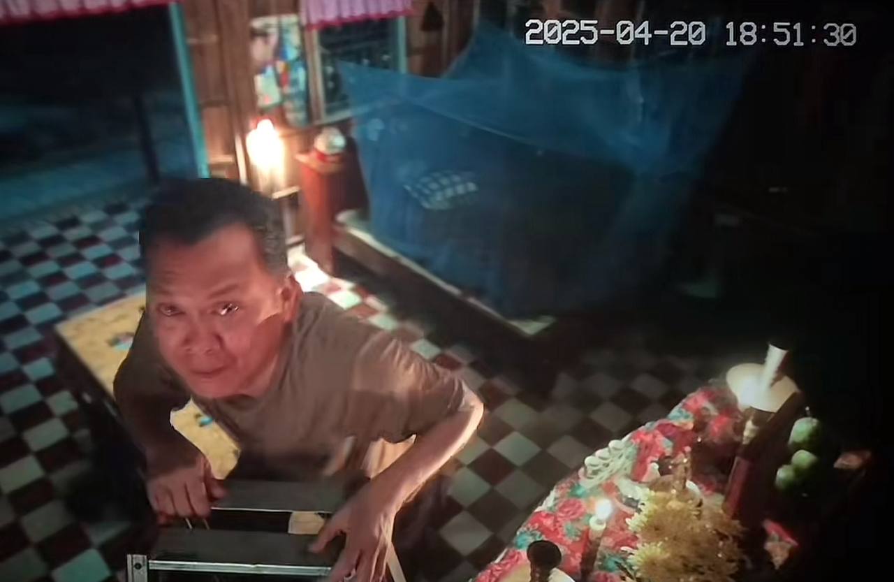 Cảnh người đàn ông miền Tây khóc lóc cầu xin 1 điều qua camera khiến hàng triệu người không thở nổi- Ảnh 2. Người cha bày tỏ nỗi lòng qua camera