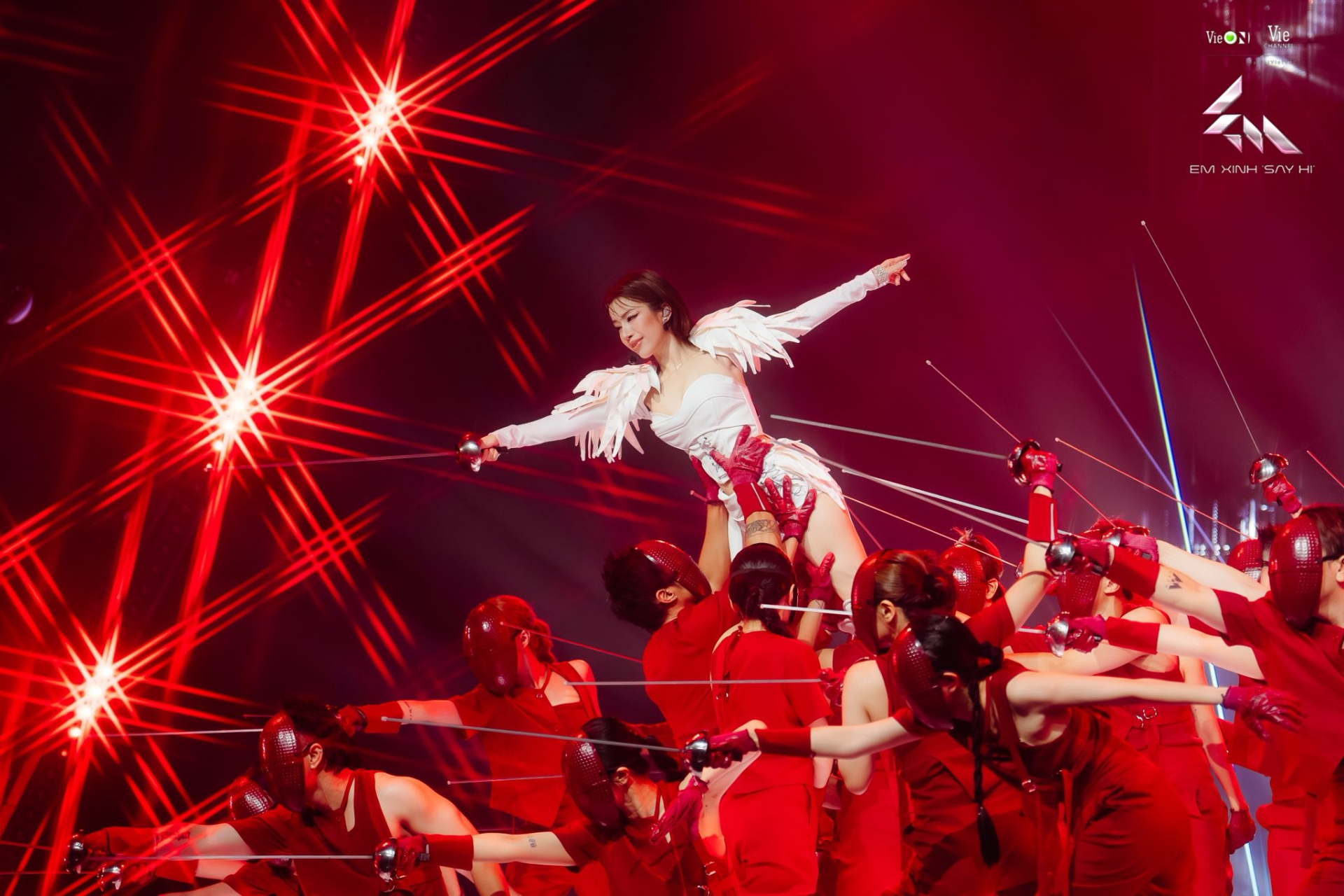 Lâm Bảo Ngọc trên sân khấu Em Xinh Say Hi