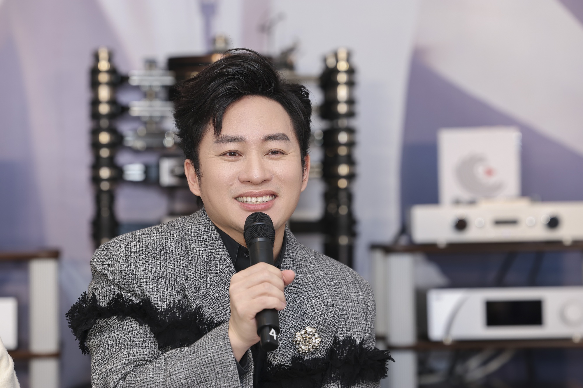 Buổi thu âm của Tùng Dương Ảnh buổi thu âm album của Tùng Dương