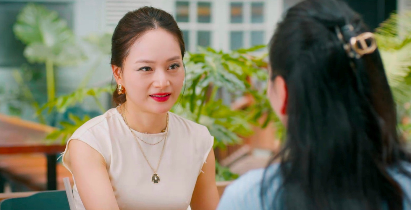 Linh tiếp cận Mỹ Anh, giả vờ làm bạn thân