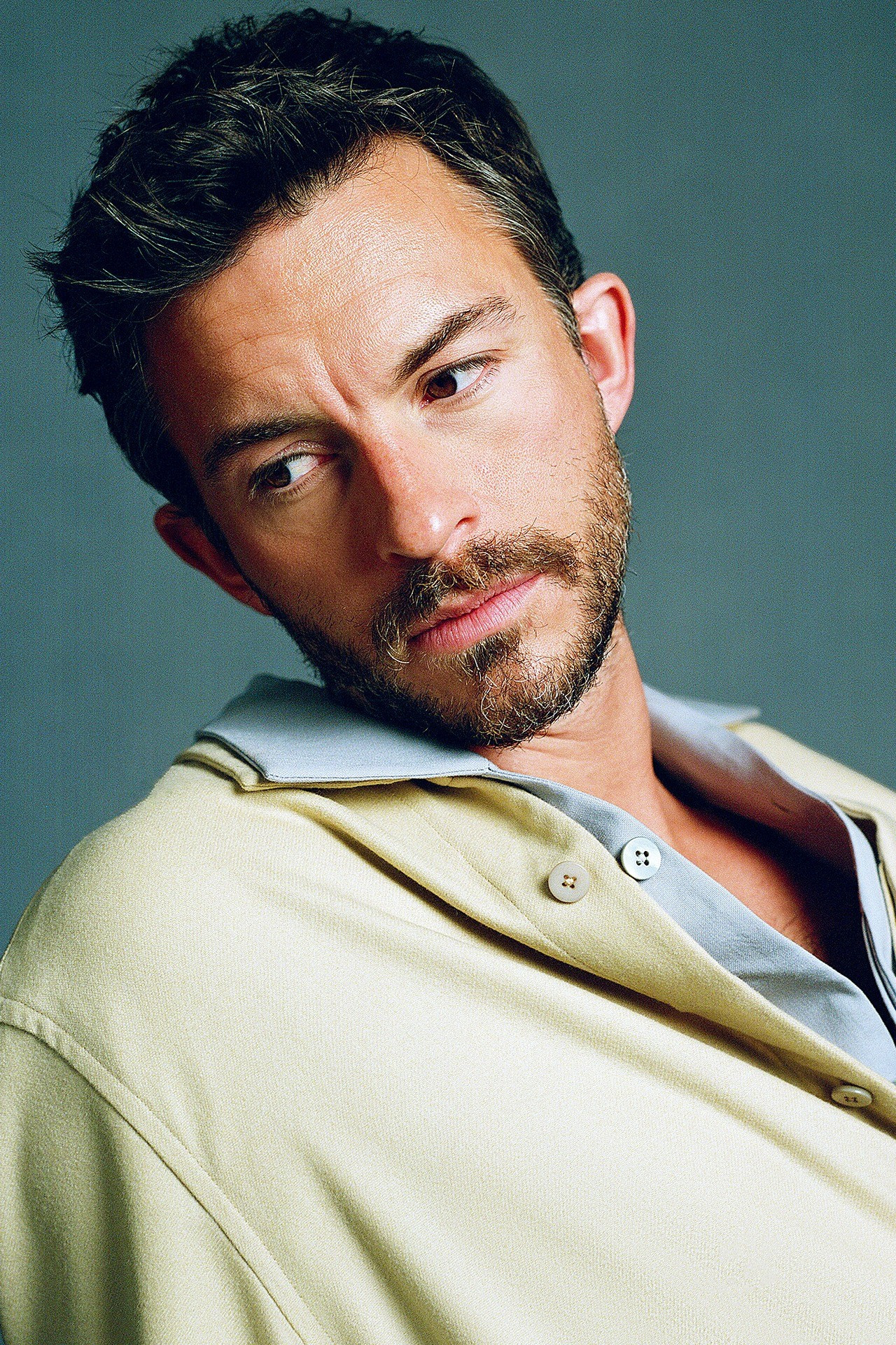 Chân dung người đàn ông quyến rũ nhất 2025- Ảnh 4. Tuổi thơ và hành trình nghệ thuật của Jonathan Bailey