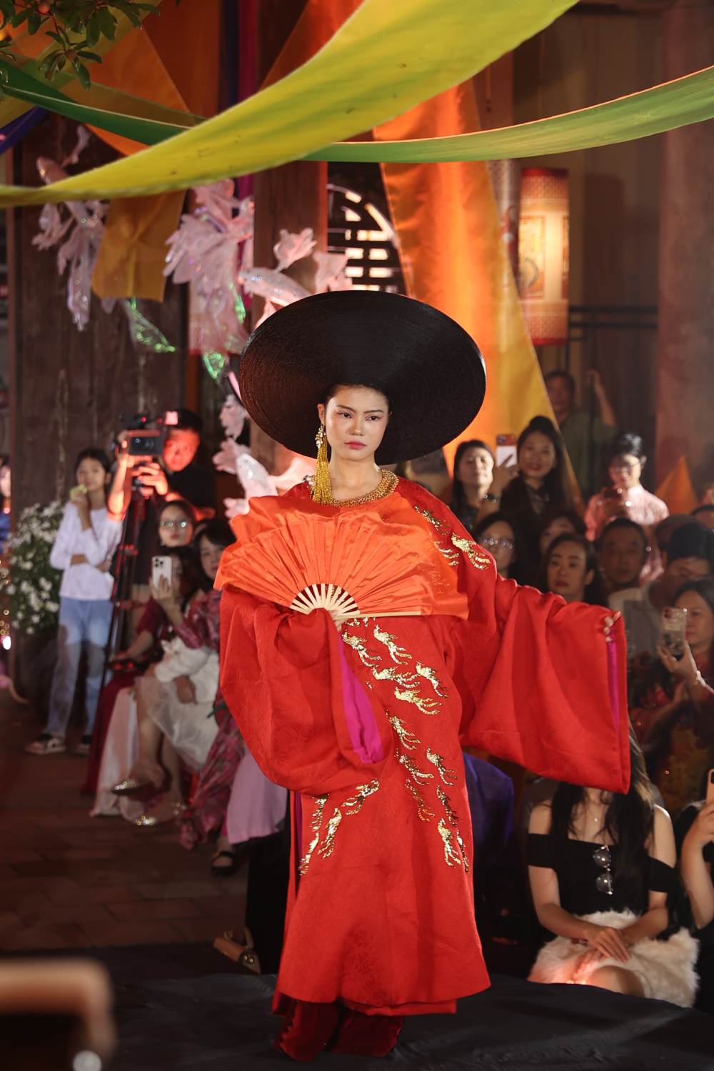 NTK David Minh Đức tại phố cổ Hà Nội