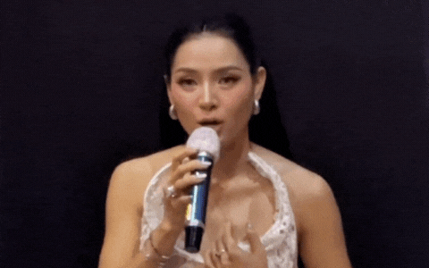 Phương Trinh Jolie trả lời về việc tổ chức họp báo MV khi miền Trung đang bão lũ Phương Trinh Jolie trả lời fan tại họp báo MV