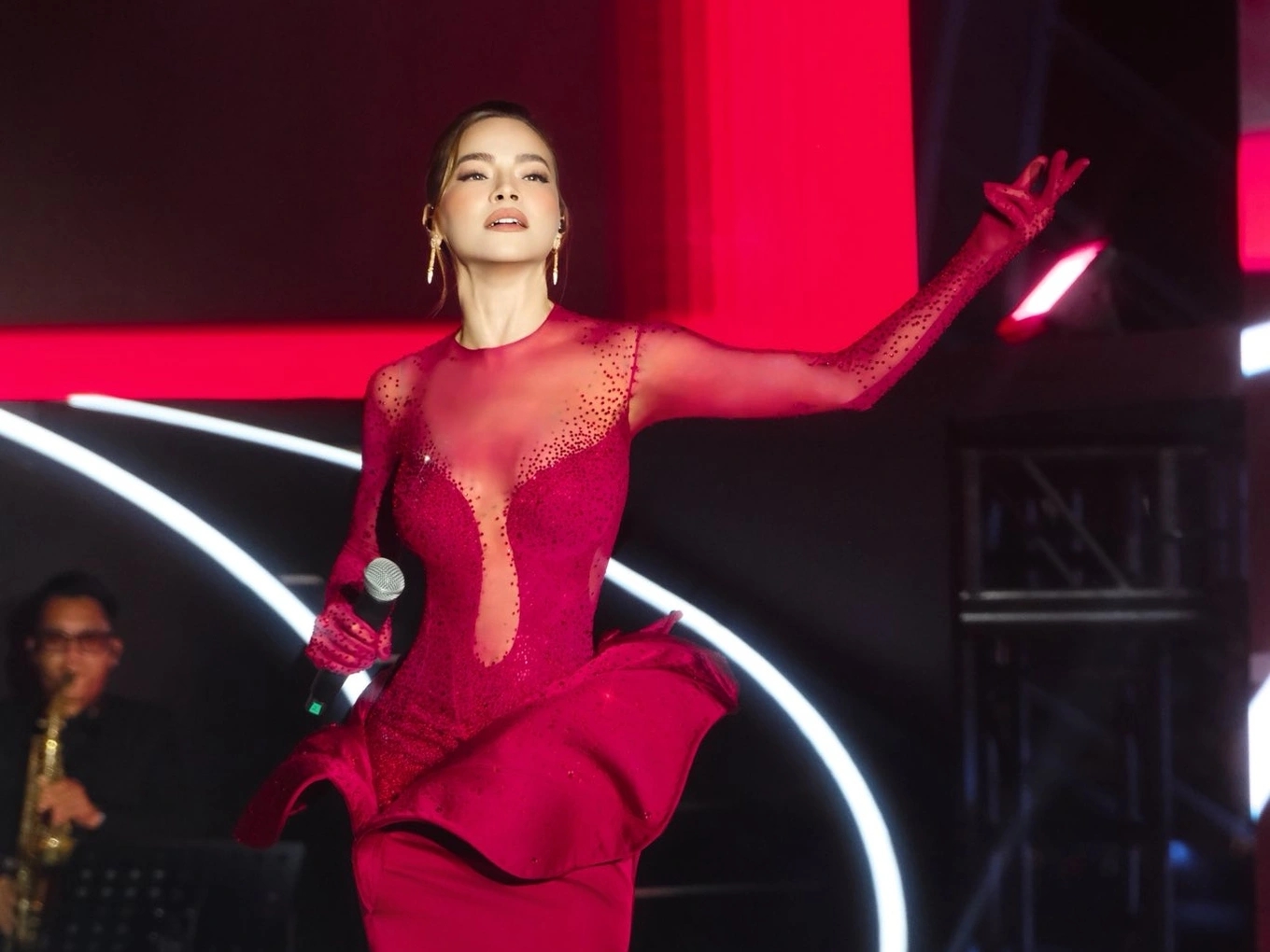 Bị cả cõi mạng đùa giỡn, Lệ Quyên viết tâm thư - Hồ Ngọc Hà đáp trả 2 chữ- Ảnh 2. Phiên bản Khi Xưa Ta Bé của Lệ Quyên viral trở lại