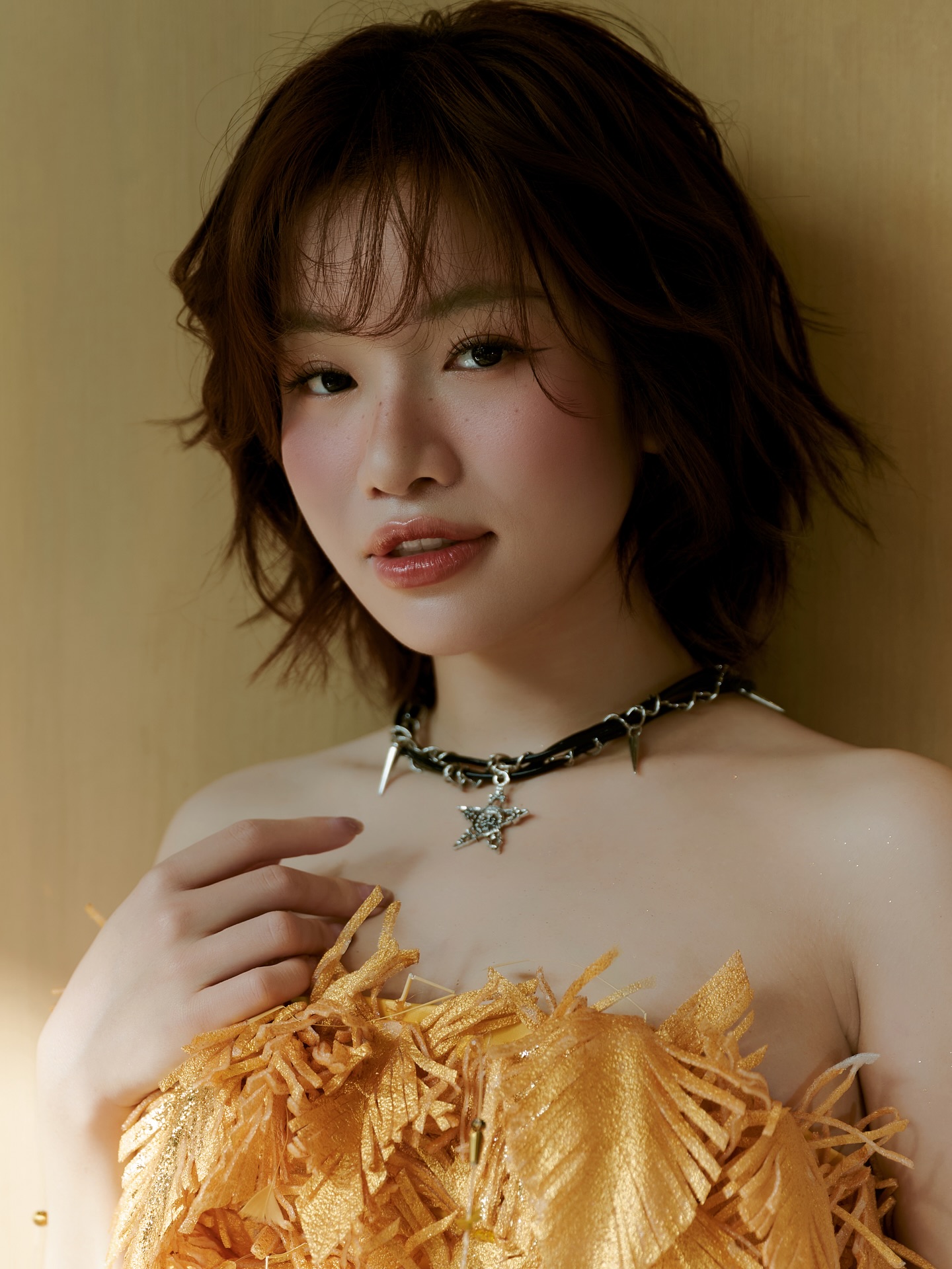 Lâm Bảo Ngọc trên sân khấu biểu diễn