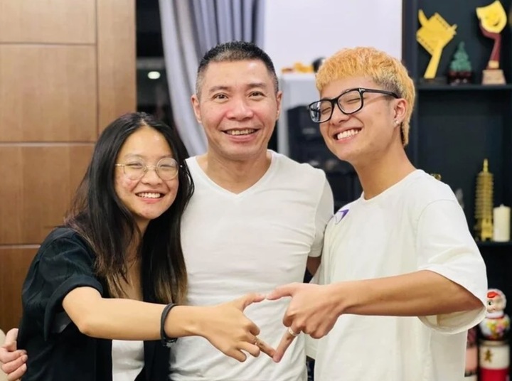 Ba cha con NSND Công Lý bên nhau vui vẻ