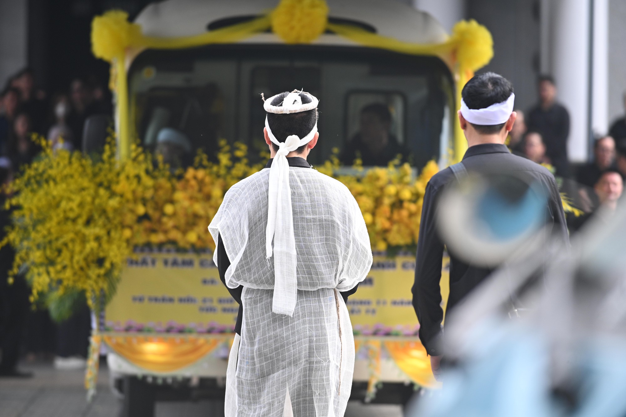 Bằng Kiều lại vướng tranh cãi, phải lập tức xoá bài về mẹ Tuấn Hưng- Ảnh 2. Khung cảnh tang lễ tại Hà Nội