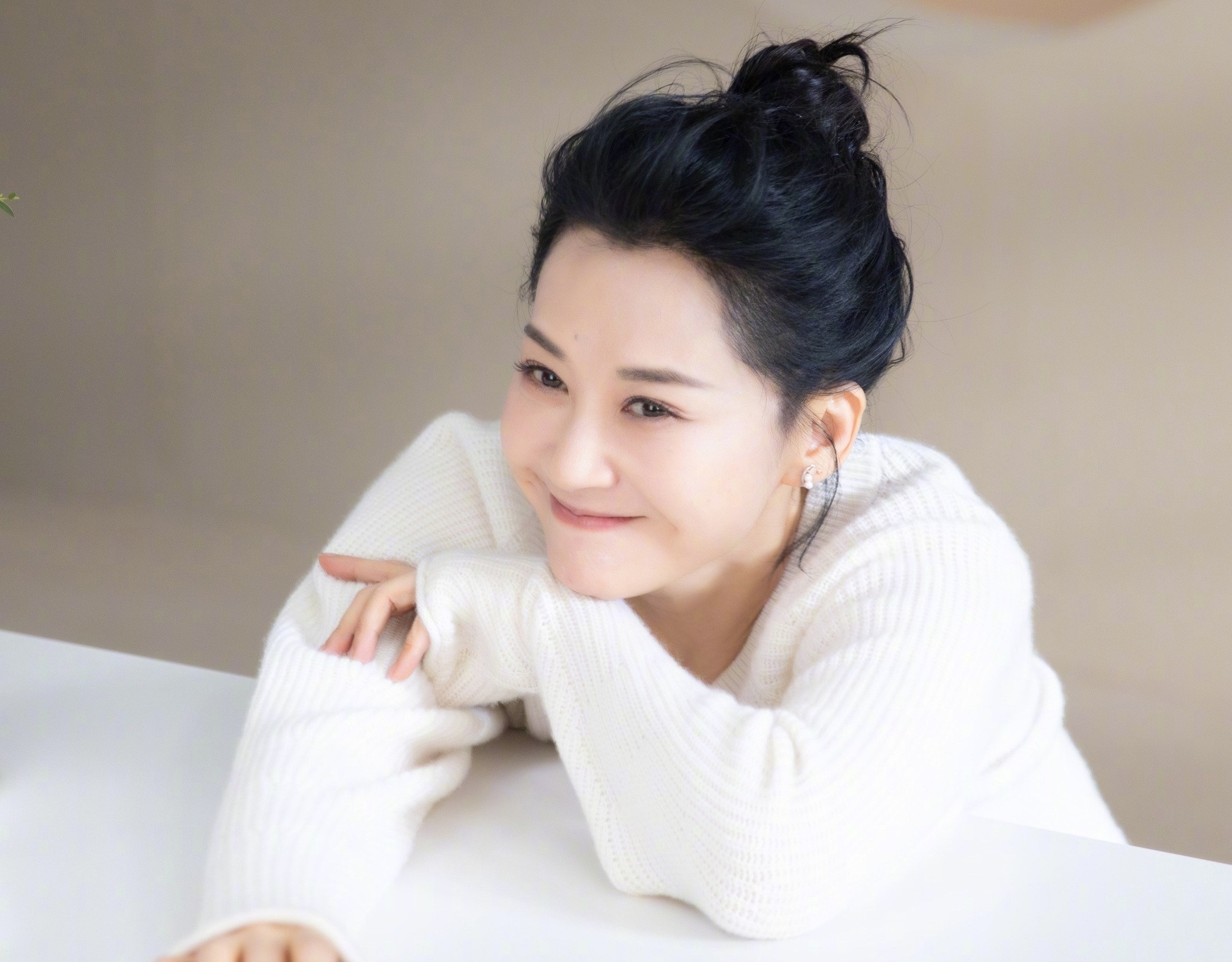 Lý do khiến nữ diễn viên H.T bị cấm sóng vĩnh viễn- Ảnh 3. Hứa Tình bị thay vai, xóa mặt, cắt sóng từ năm 2022