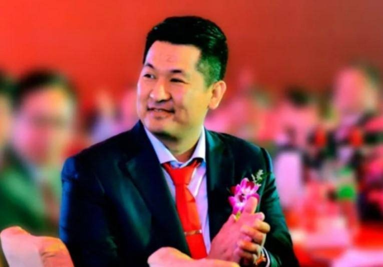 Xa Khải Luân trong vai doanh nhân