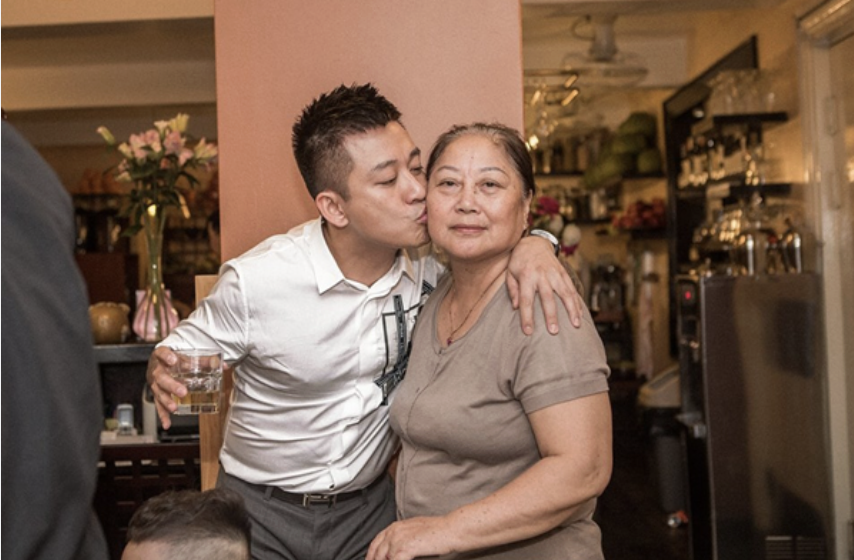 Linh cữu của mẹ Tuấn Hưng được hỏa táng tại Đài hóa thân Hoàn vũ Văn Điển, Hà Nội Linh cữu hỏa táng tại Văn Điển