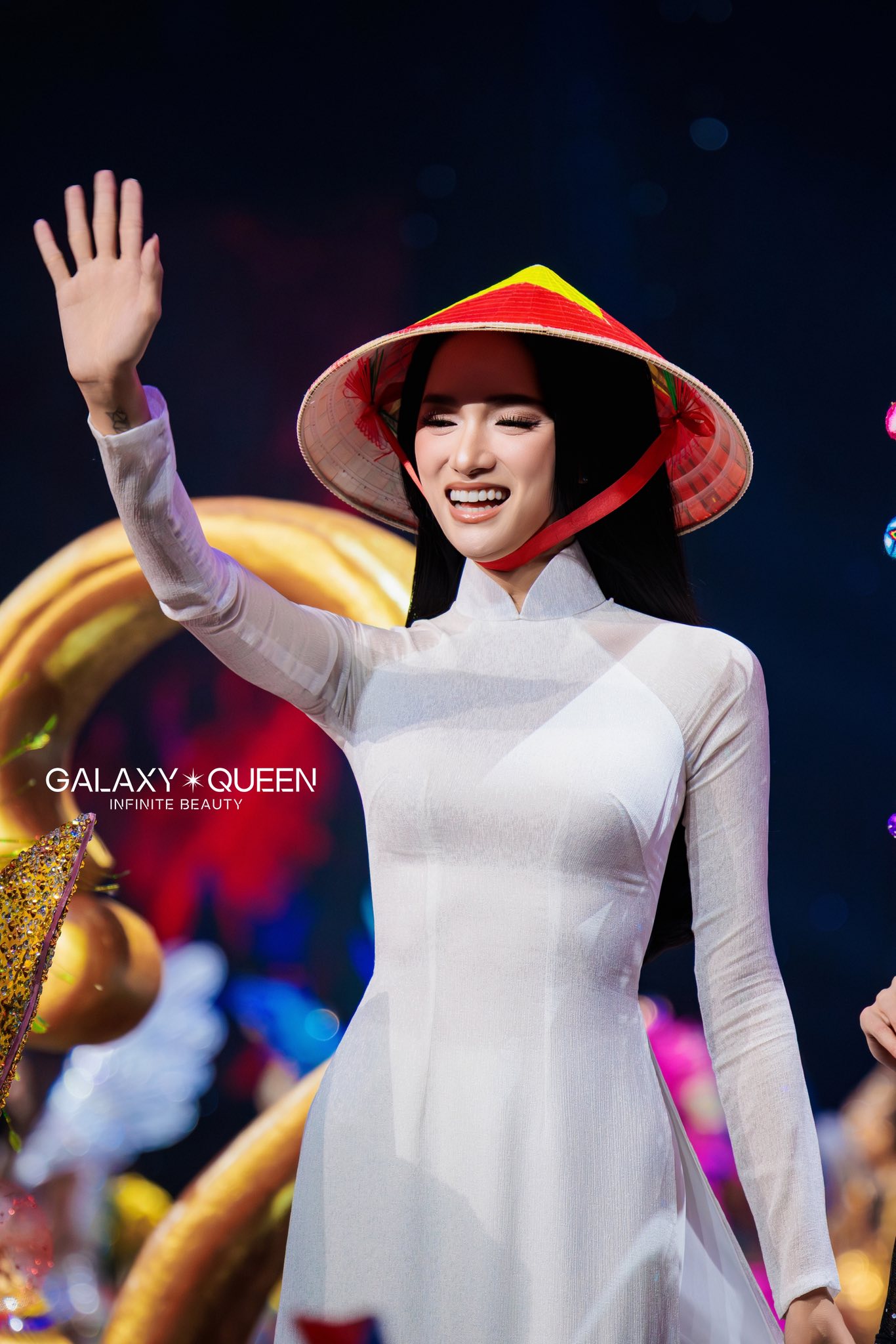 Hương Giang trong trang phục giản dị, thể hiện sự chín chắn sau cuộc thi