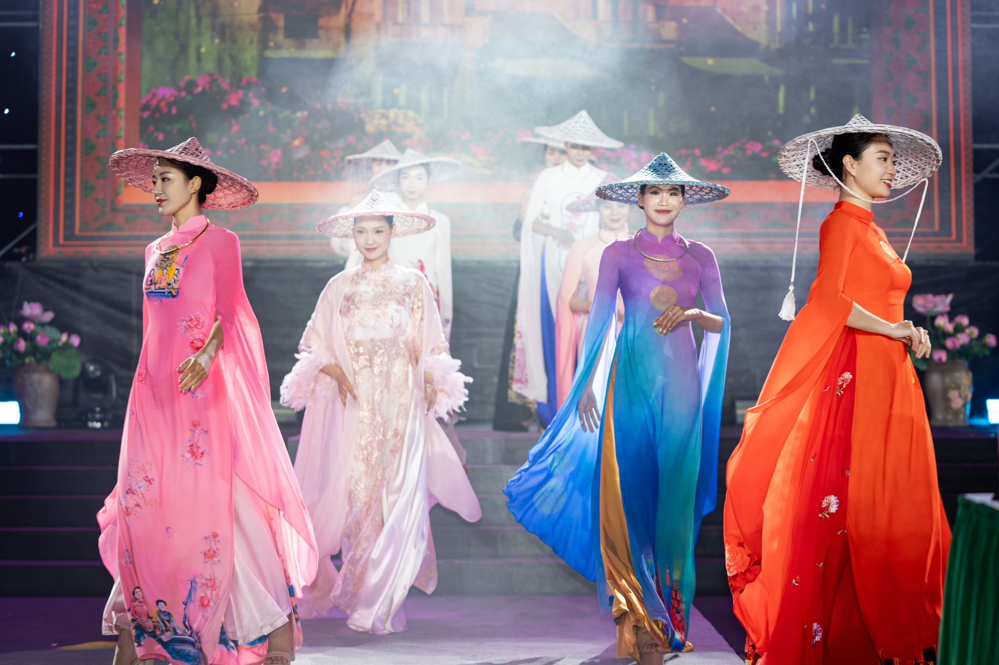 Bộ sưu tập Hương sắc Việt Nam của nữ NTK