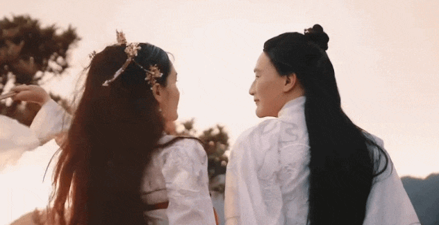 Chuyện tình trong âm nhạc bi thương giữa Đoàn Di Băng và Dược Sĩ Tiến- Ảnh 1. Trong MV, Đoàn Di Băng vào vai Công chúa Châu Sa, Dược Sĩ Tiến là thanh mai trúc mã