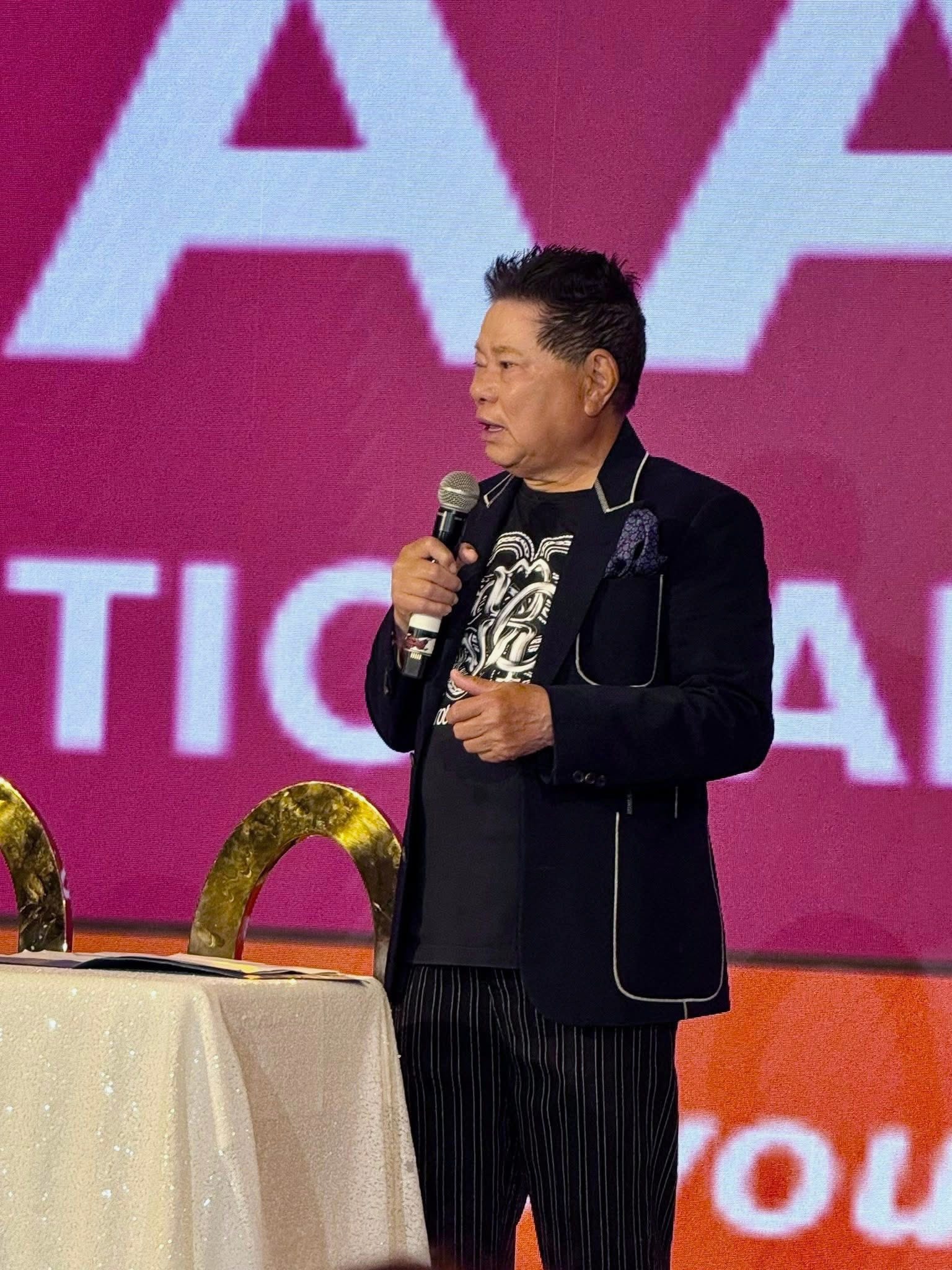 Doanh nhân Hoàng Kiều vẫn phong độ, thường xuyên tham gia các buổi tiệc, sự kiện cùng gia đình, bạn bè và đối tác