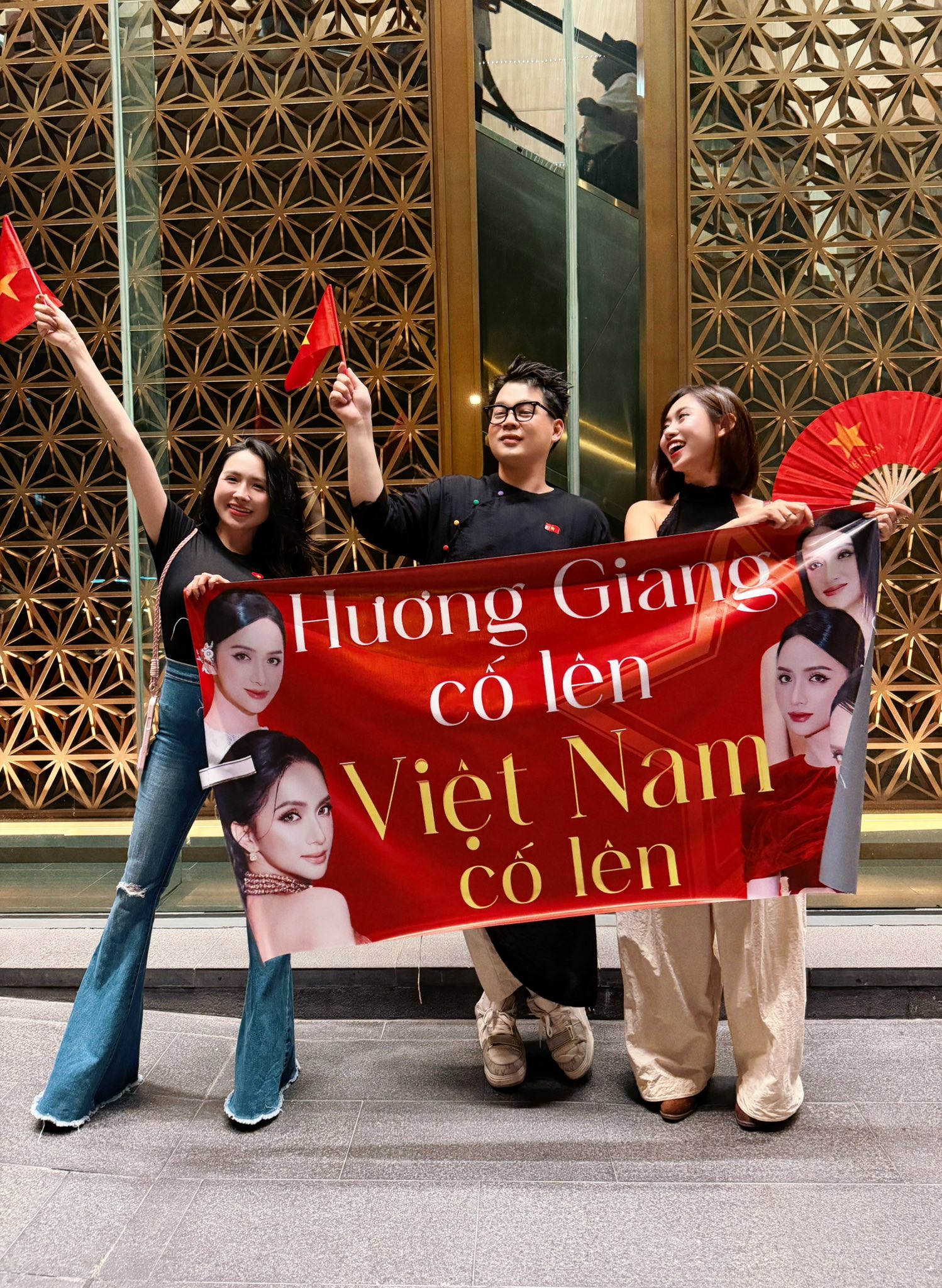 Sao Việt đồng hành cùng Hương Giang tại Miss Universe