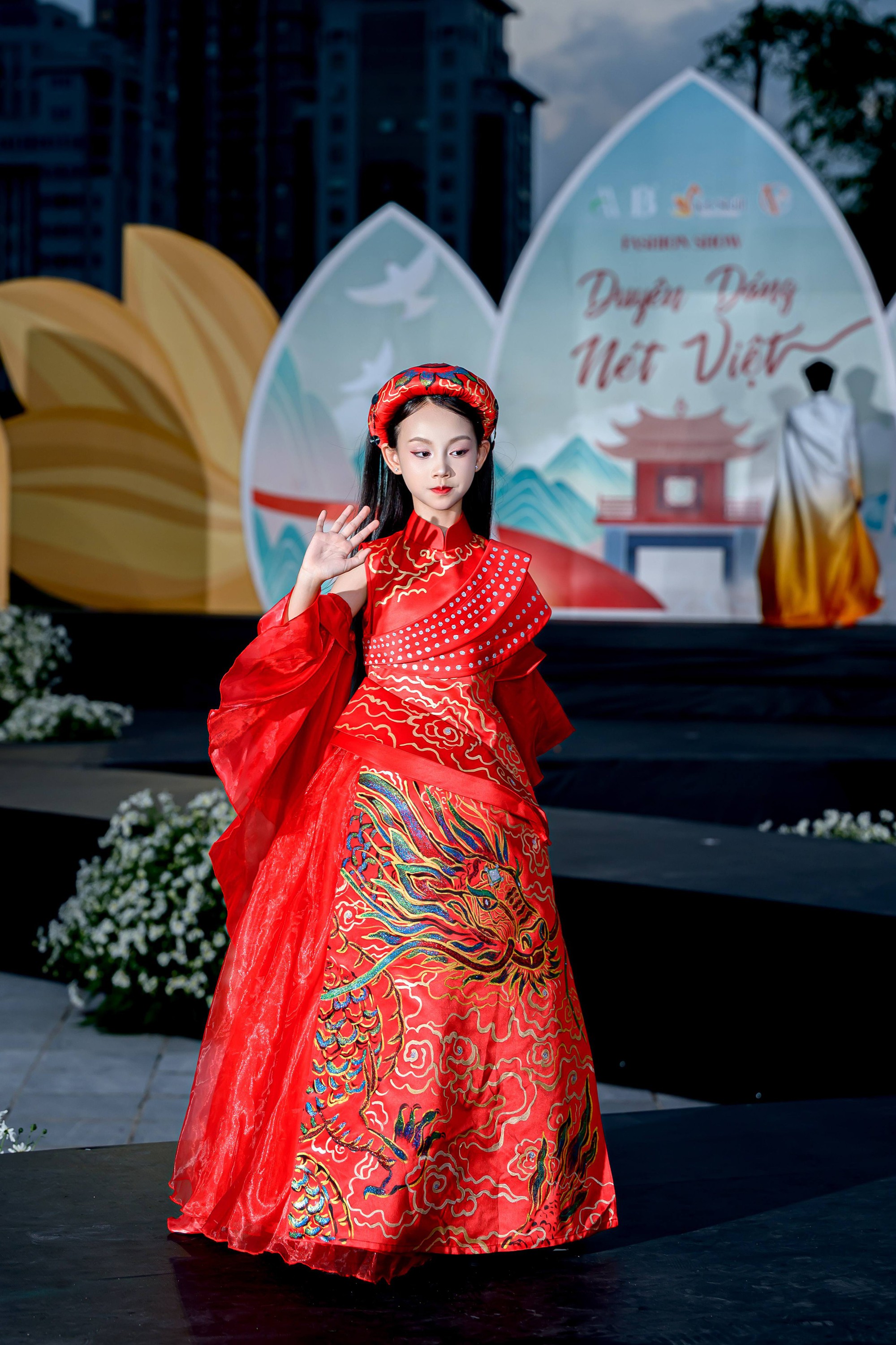 Trịnh Ngọc Anh vedette chuyên nghiệp