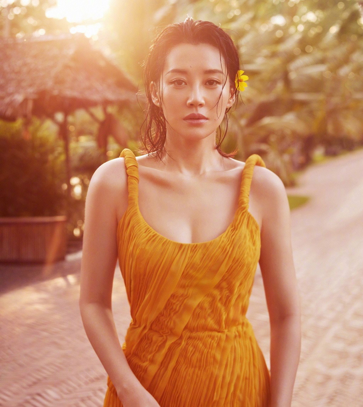 Lý do khiến nữ diễn viên H.T bị cấm sóng vĩnh viễn- Ảnh 1. Hứa Tình bị cấm sóng vì liên tục vướng ồn ào tình ái với các đại gia phạm tội