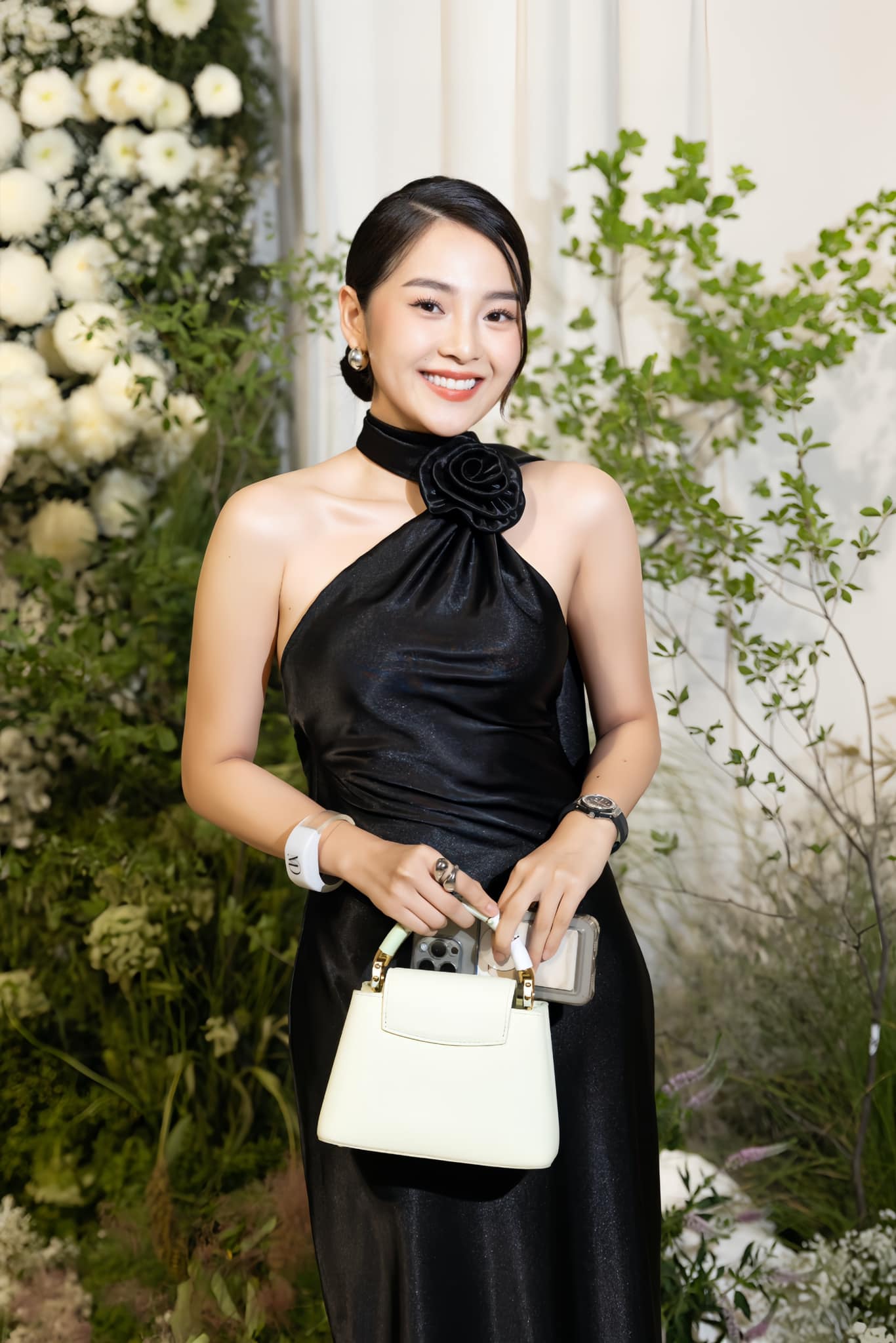 Mỹ nhân có cái tên kỳ lạ nhất Việt Nam: Đẹp sang như dát vàng lên mặt, mới 15 tuổi đã nổi tiếng khắp cả nước- Ảnh 3.