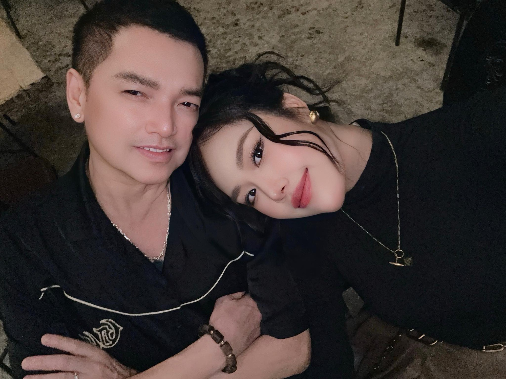 Quang Minh cùng bà xã kém 37 tuổi