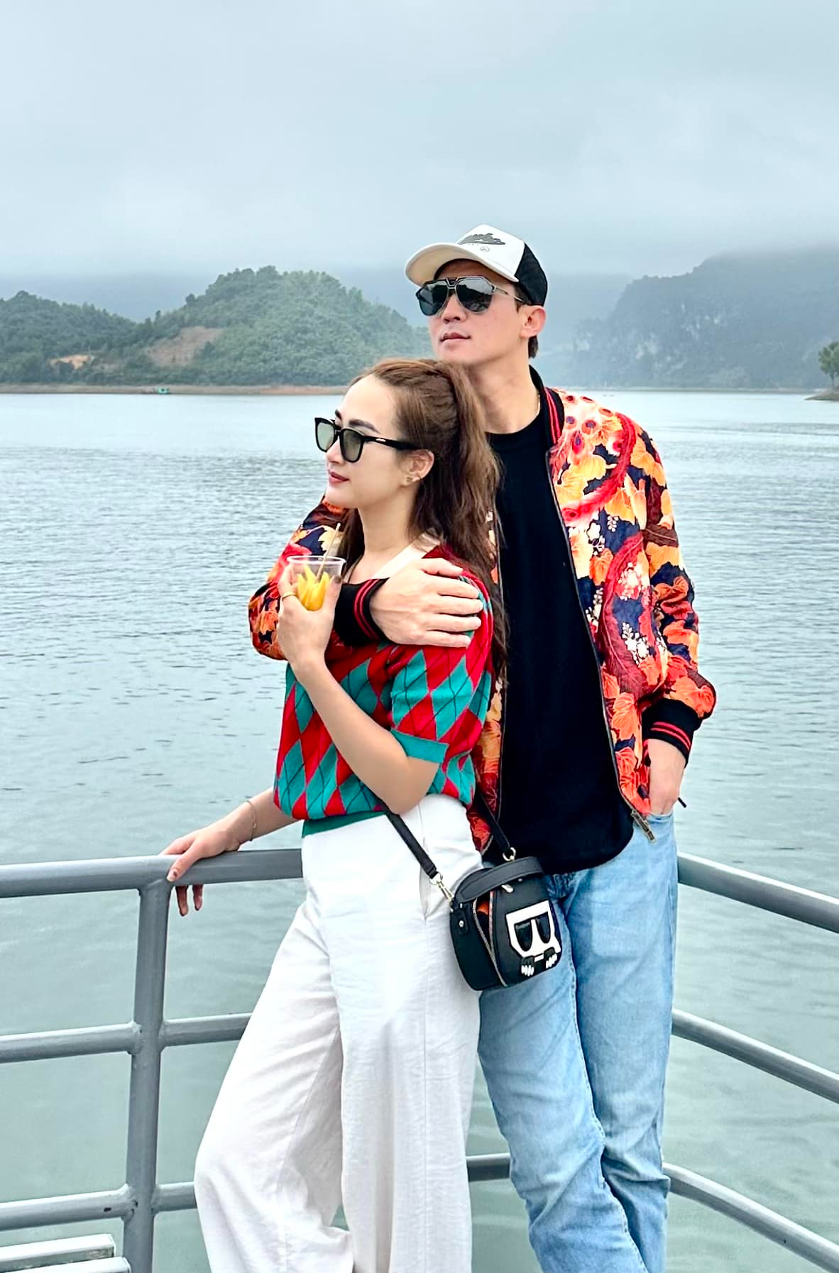 Hà Việt Dũng và vợ Hà Việt Dũng và Hà Thị Nhung bên nhau hạnh phúc