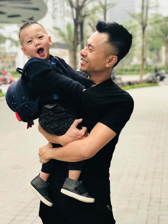 Dương Cầm và con trai Nhạc sĩ Dương Cầm bên con trai