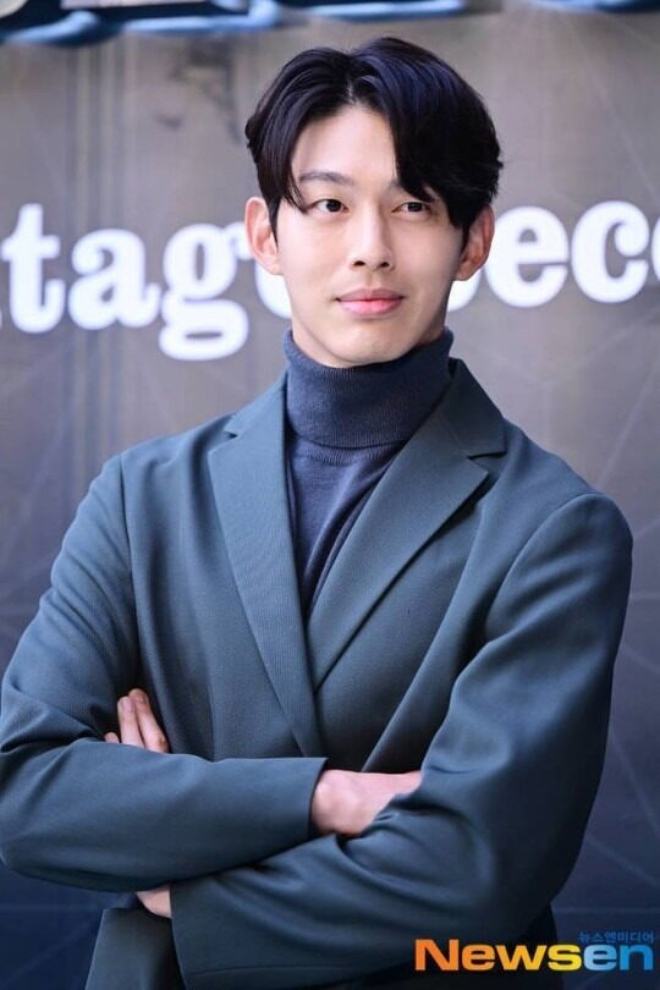 Nam diễn viên chịu áp lực lớn từ scandal ngoài đường dây tố tụng