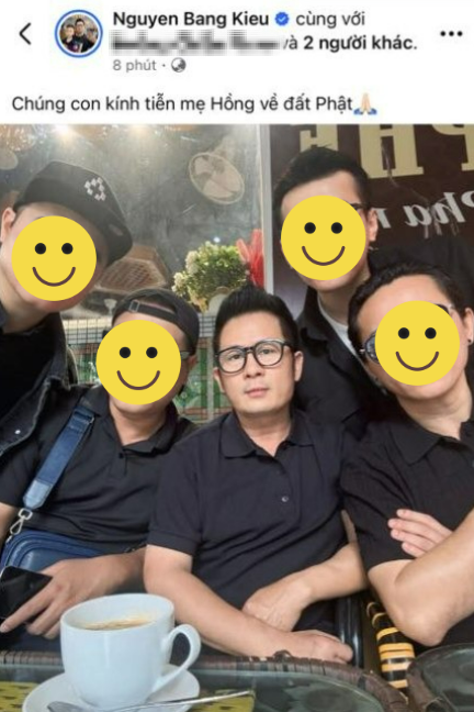 Bằng Kiều vướng tranh cãi khi đăng tải một bức ảnh selfie cùng 4 người khác để tiễn biệt mẹ Tuấn Hưng Bằng Kiều và 4 người bạn selfie
