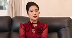 Tuấn Vỹ và thầy An Ca sĩ Tuấn Vỹ bên cạnh thầy An