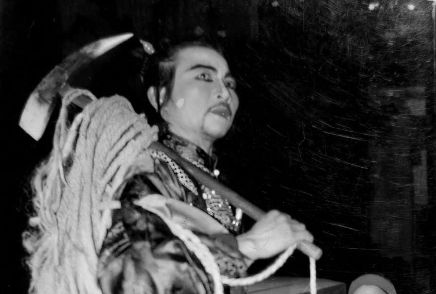 NSƯT Bạch Diện trên sân khấu