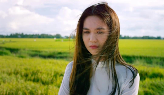 Ngọc Trinh để mặt mộc