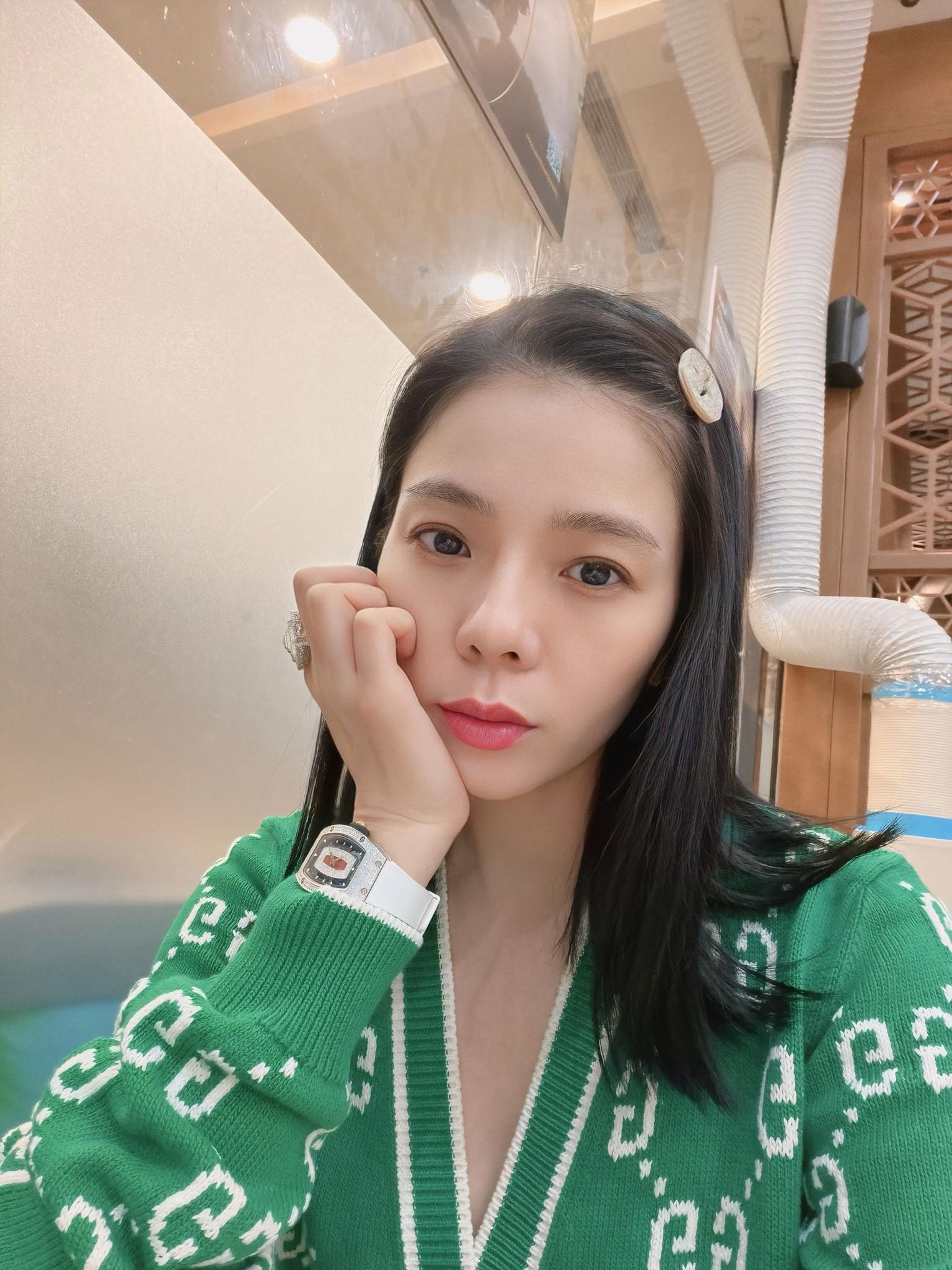 Lệ Quyên viết bài đăng dài nêu quan điểm về chuyện làm từ thiện