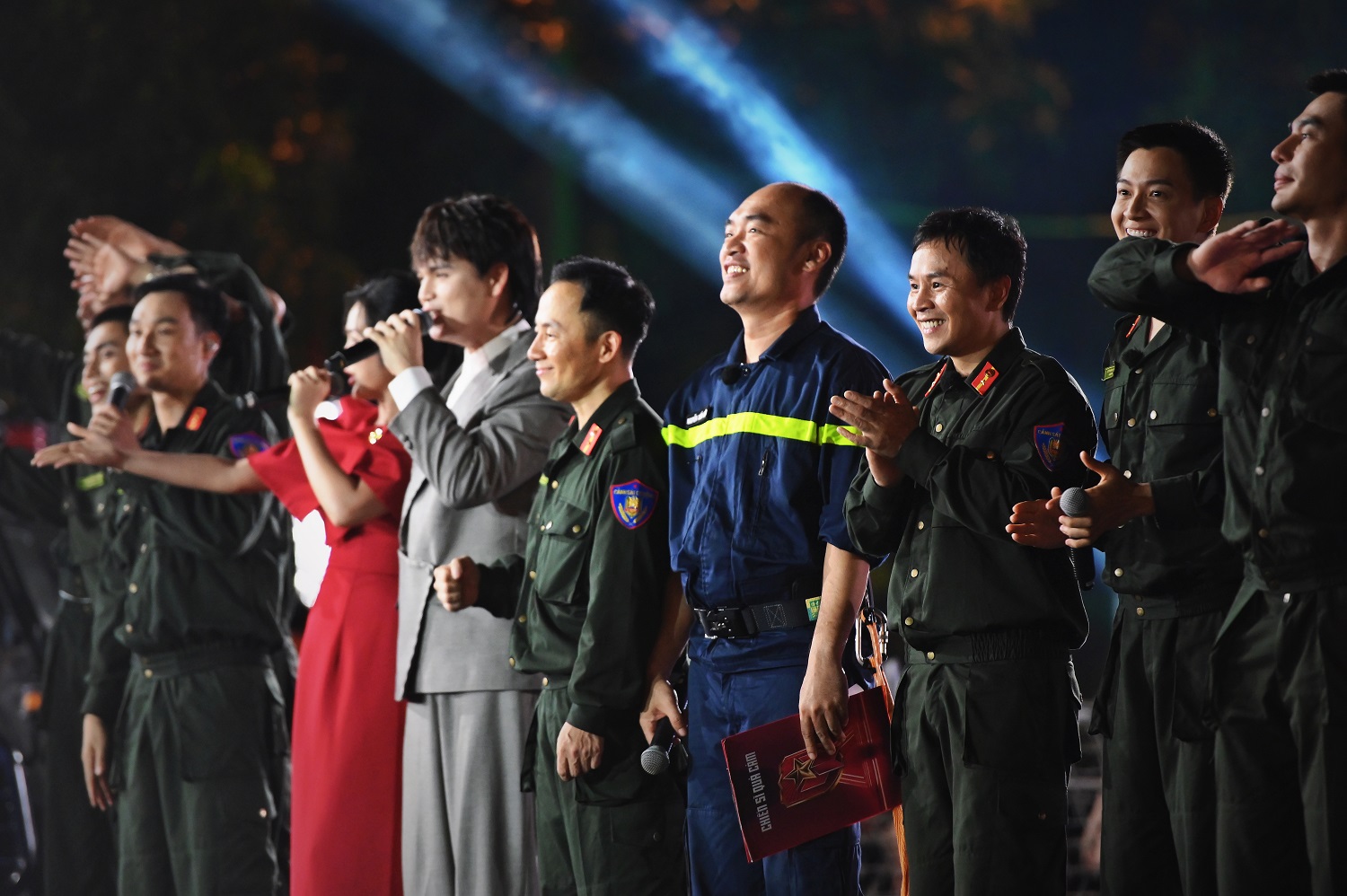 Tiến Luật nhận xét về mối quan hệ với MONO Tiến Luật và MONO trong chương trình