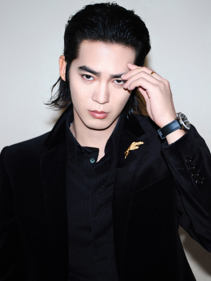 Vu Thích bị tố cáo tai tiếng Vu Thích bị tố cáo bởi Trương Vũ Kỳ