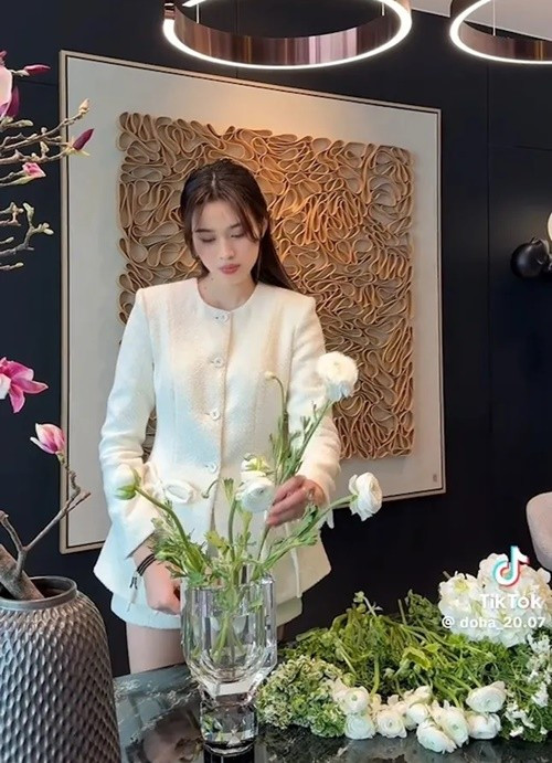 Đỗ Hà khéo léo trong công việc bếp núc