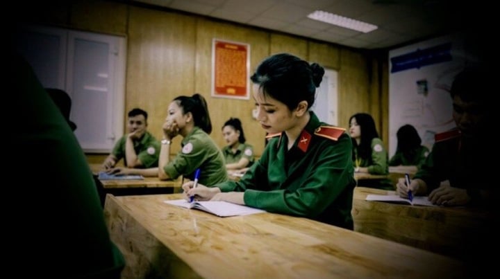 Lâm Bảo Ngọc trong trang phục quân đội