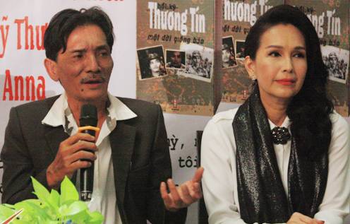 Bạn gái cũ viết lời cuối cùng cho Thương Tín- Ảnh 3. Thương Tín - Diễm My trong buổi ra mắt sách