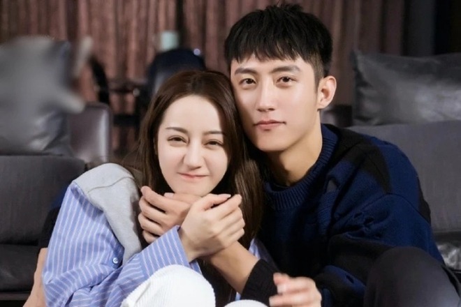 Mỹ nam lộ clip hẹn hò ở Phú Quốc thay bồ, lần này cặp kè Hoa khôi đẹp nhất trường múa? - Ảnh 15. Hoàng Cảnh Du và Địch Lệ Nhiệt Ba được cho là 'phim giả tình thật'