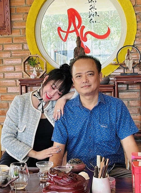 Phi Thanh Vân và chồng thứ 3, doanh nhân ngành xây dựng Phi Thanh Vân bên chồng doanh nhân