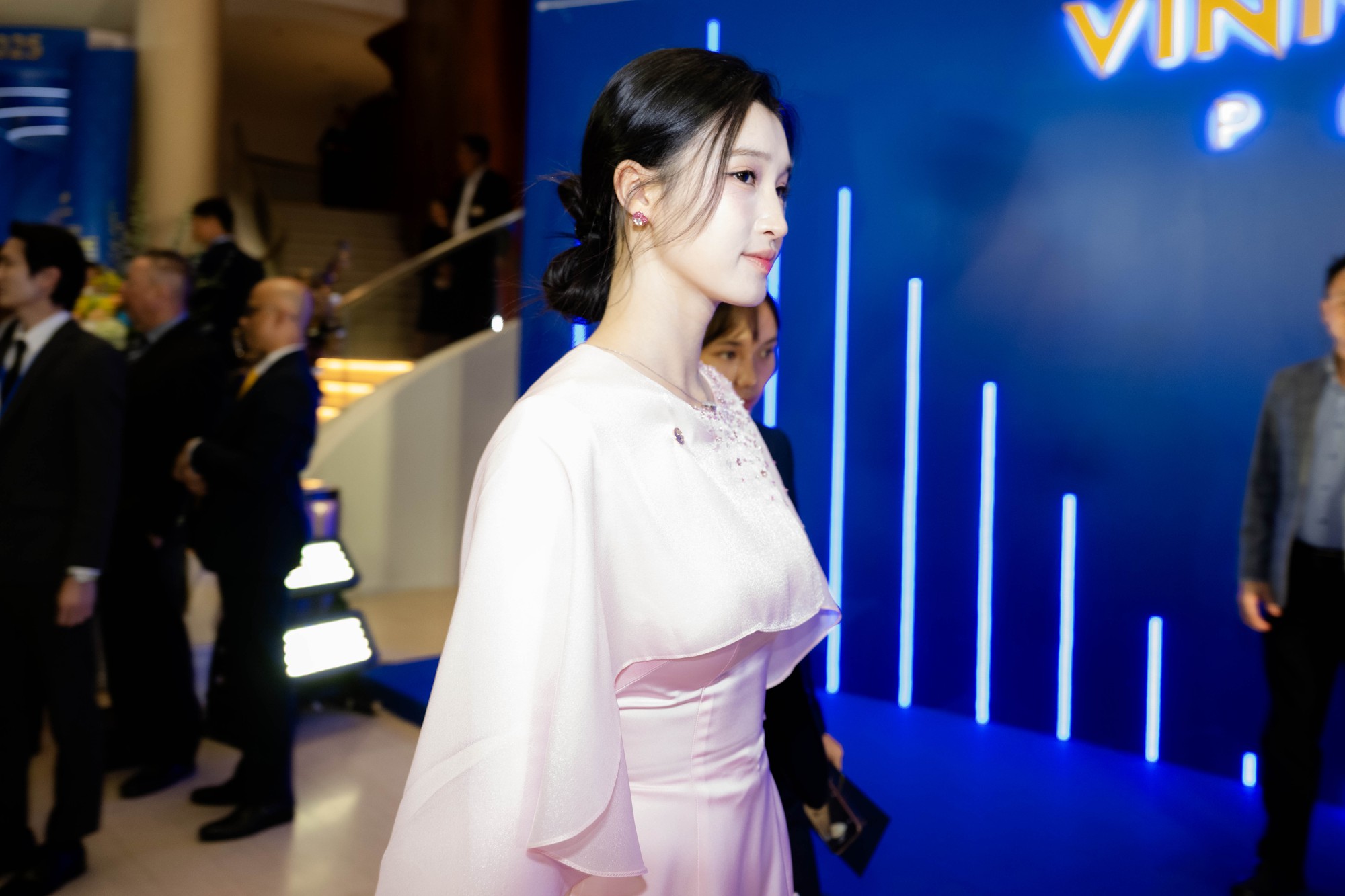 Phương Nhi đẹp 'không góc chết', thái độ của chồng thiếu gia cho vợ gây chú ý - Ảnh 5. Á hậu Phương Nhi ra dáng phu nhân hào môn